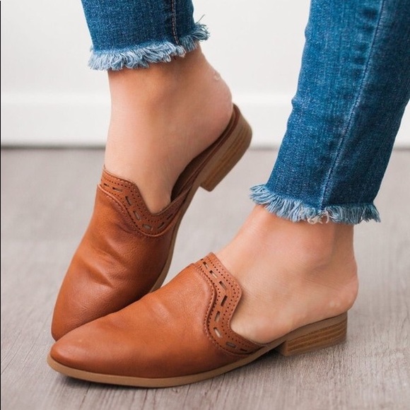 ✨LAST ONE✨Cognac Brown Mules - Picture 2 of 2